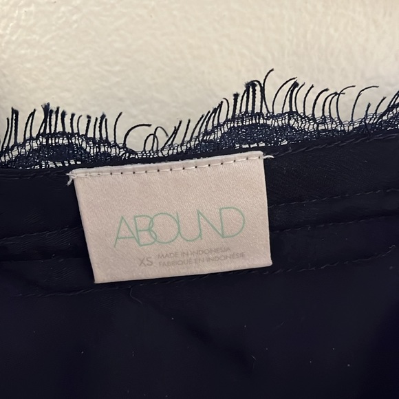 Navy blue and black lace Abound camisole - Picture 2 of 3